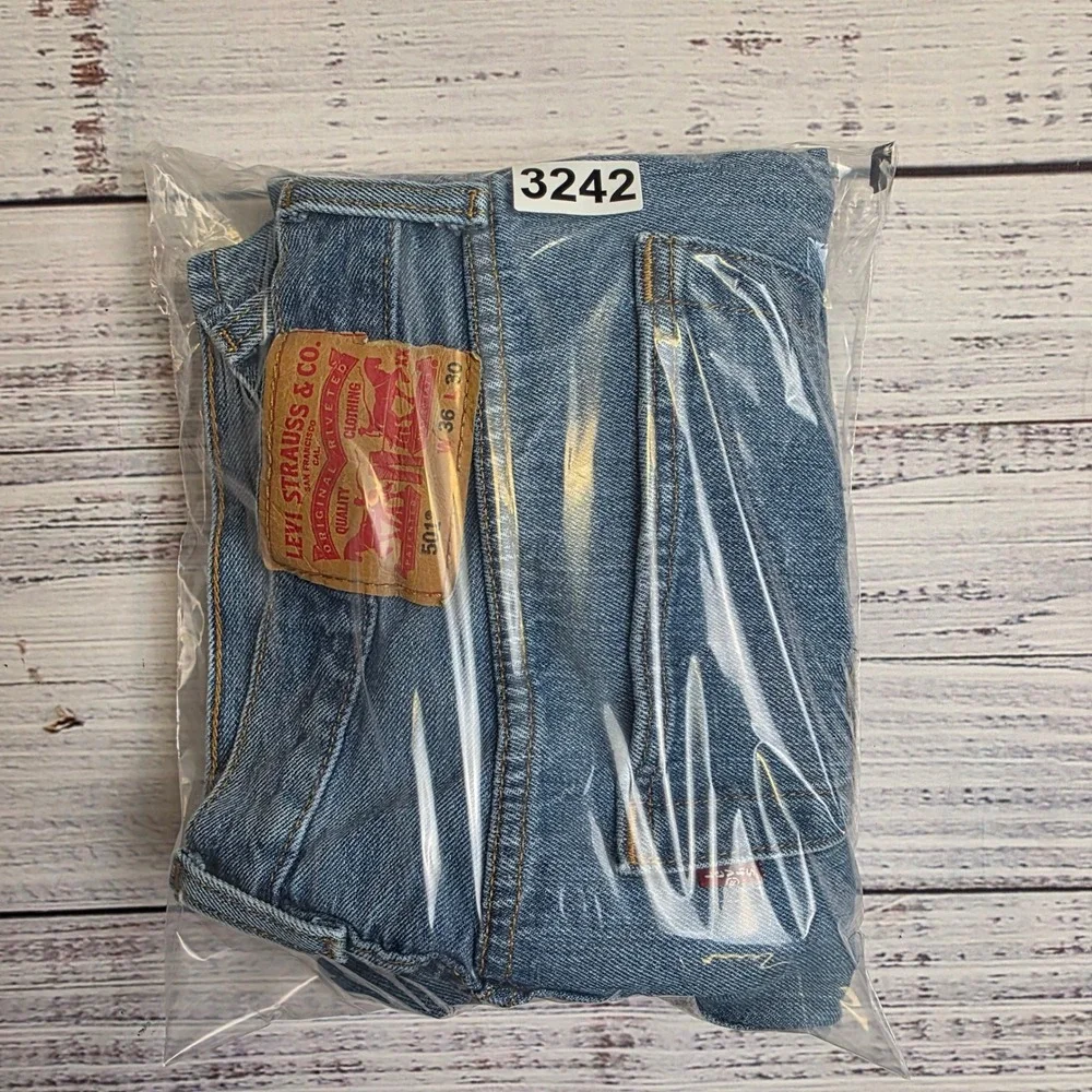 Levis‎ 501 Original Fit Mens Medium Wash Straight Leg Button Fly Jeans 36x30